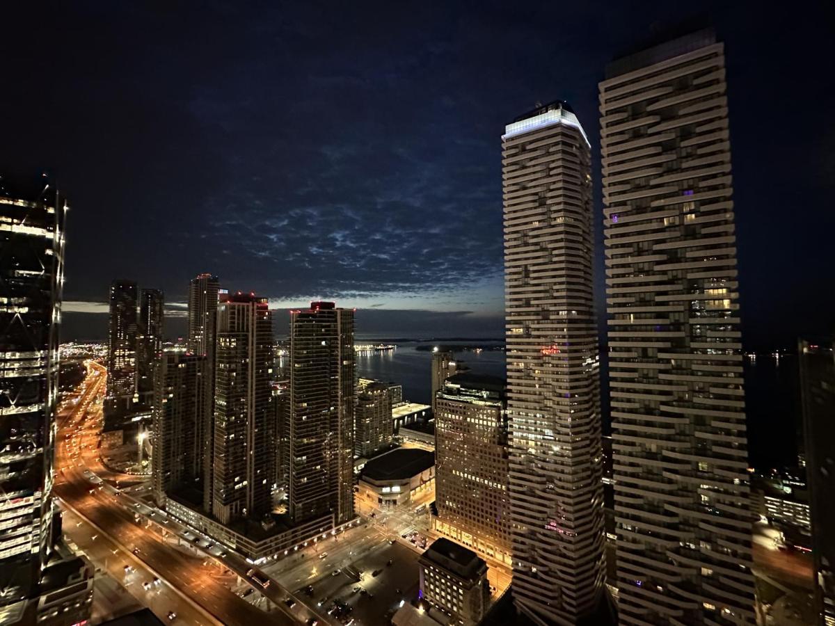 Luxury Downtown Toronto 2 Bedroom Suite With City And Lake Views And Free Parking Zewnętrze zdjęcie