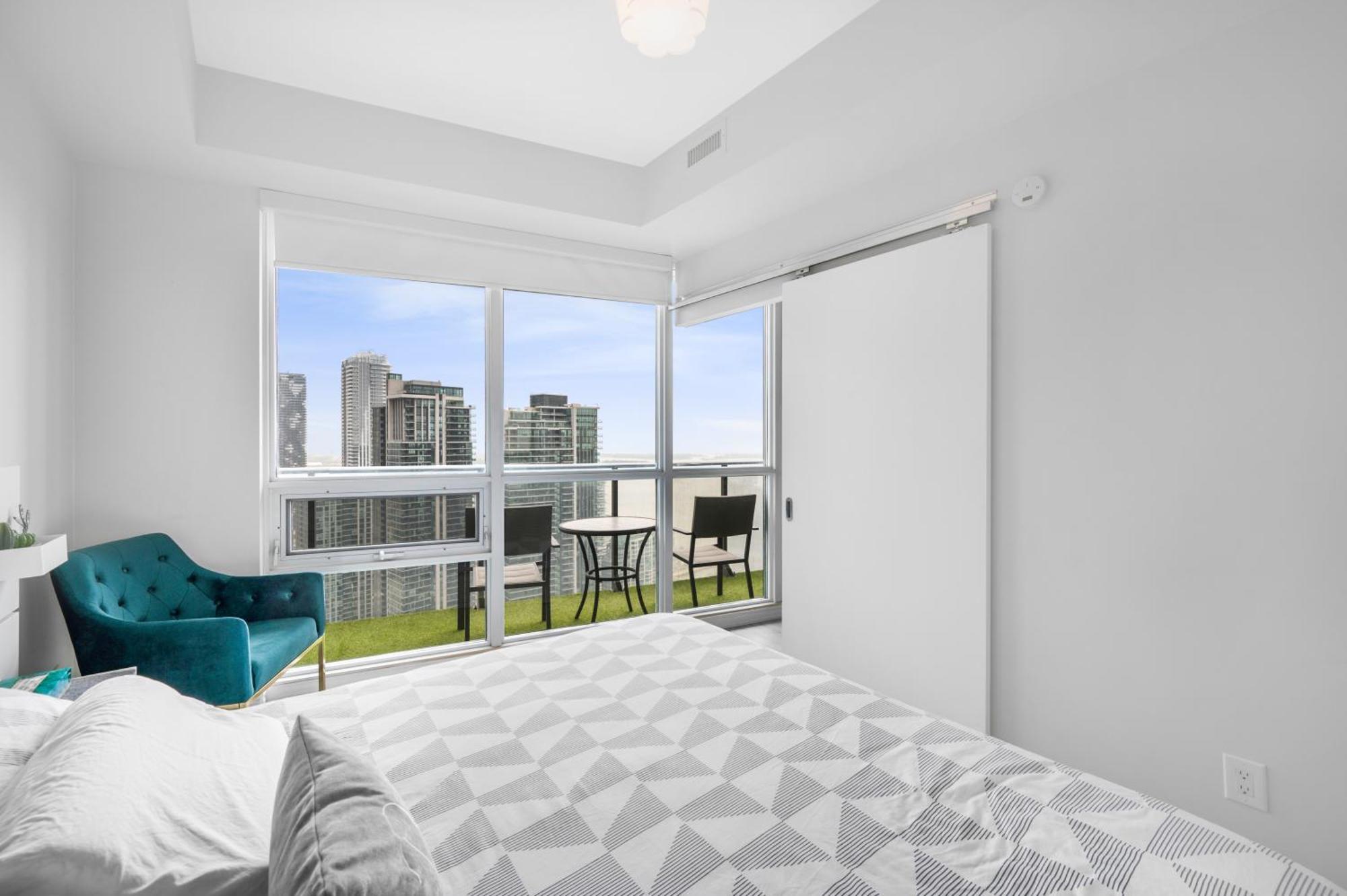 Luxury Downtown Toronto 2 Bedroom Suite With City And Lake Views And Free Parking Zewnętrze zdjęcie